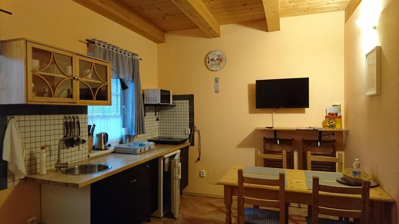 Penzion Na Lednicke Apartman Hlohovec Kültér fotó