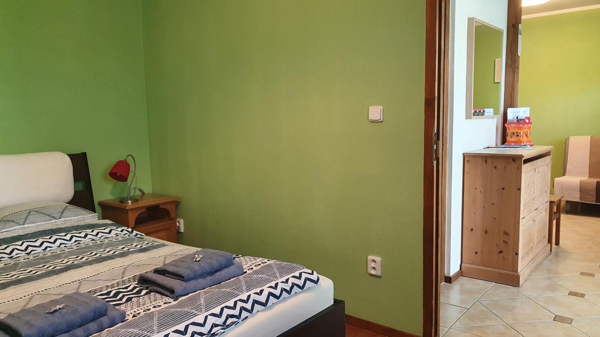 Penzion Na Lednicke Apartman Hlohovec Szoba fotó